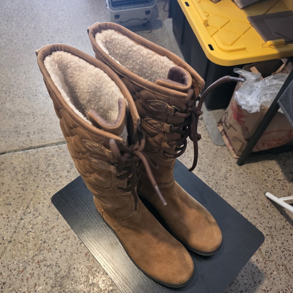 UGG Elsa Deco Waterproof Boots Womens Size 9.5 Quilt Chestnut